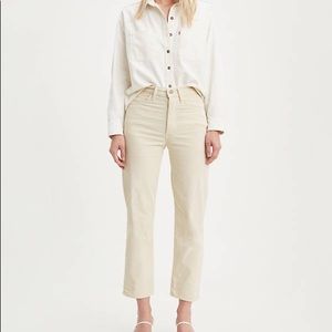 Levi’s Ribcage Straight Corduroy Pants in Ecru